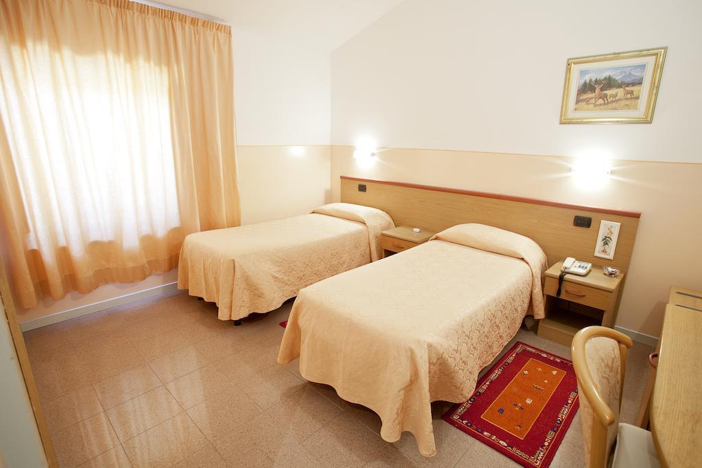 Master Hotel Castelvetro Piacentino Екстер'єр фото