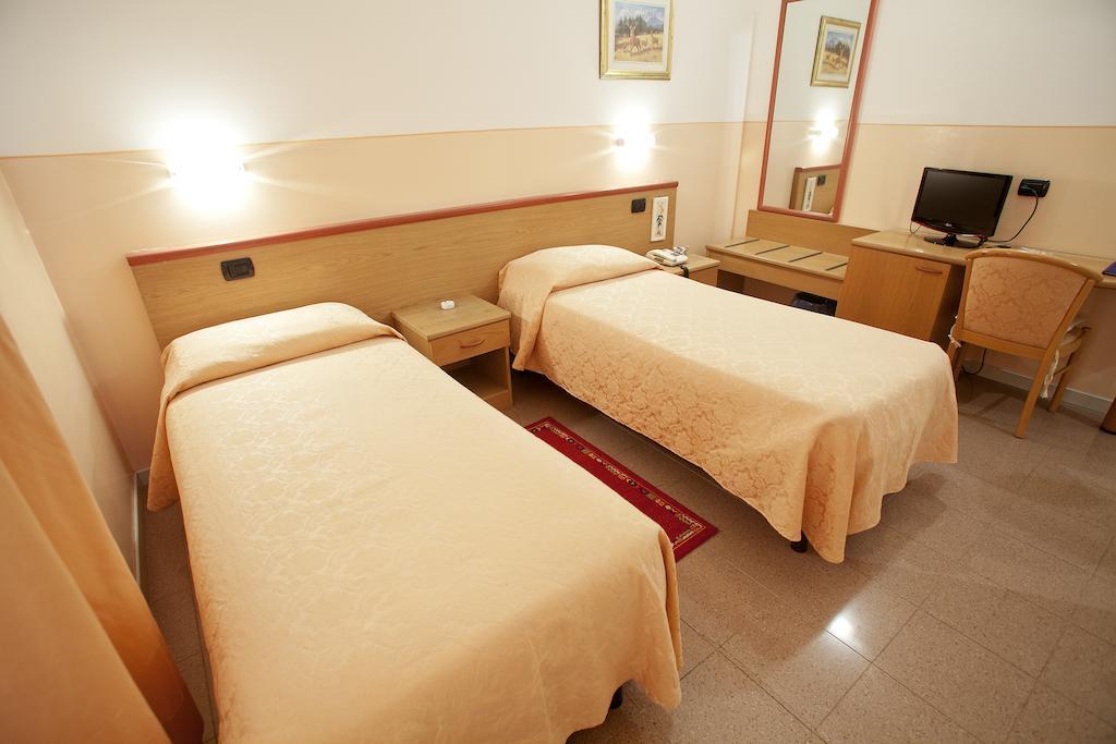 Master Hotel Castelvetro Piacentino Екстер'єр фото