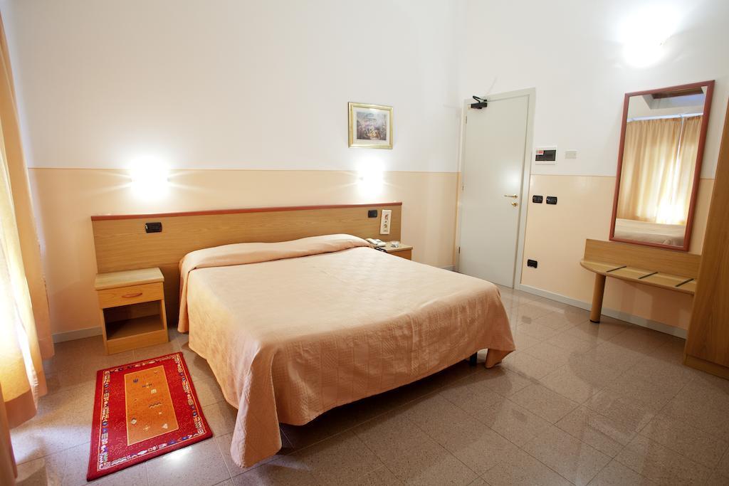 Master Hotel Castelvetro Piacentino Екстер'єр фото